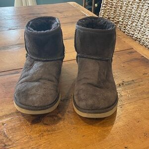Ugg Women’s Classic Mini II